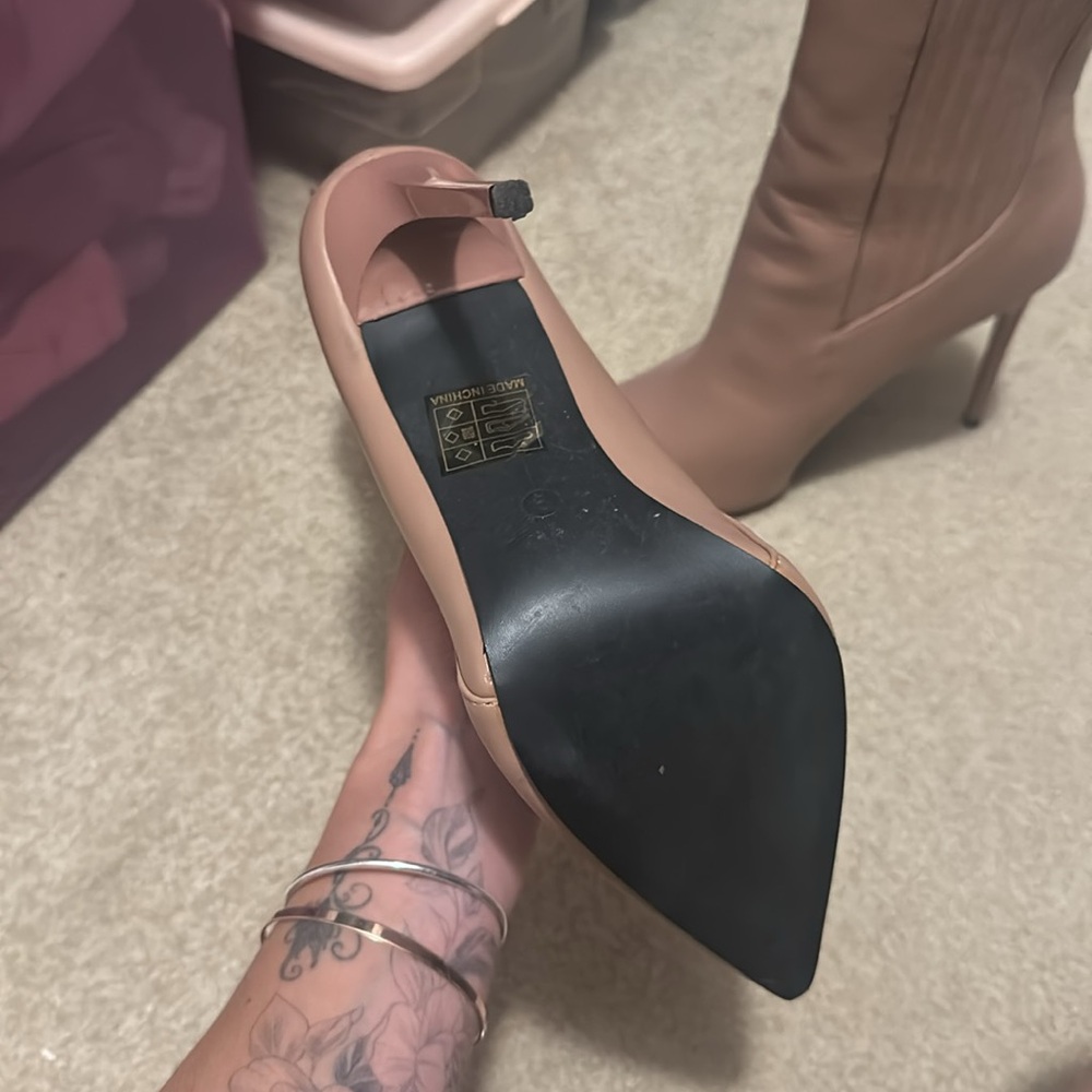 Pointed bootie - Picture 2 of 3